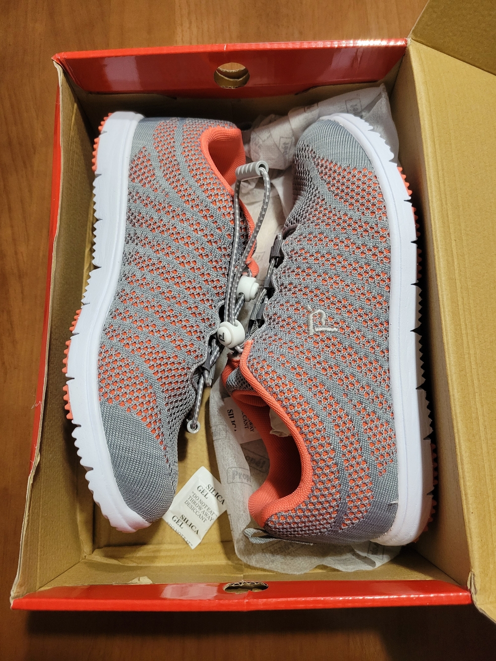 Propét Travelwalker EVO Women's Sneakers- Size 6½
